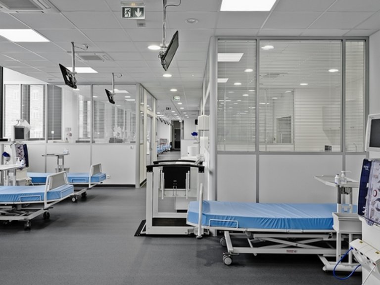 csm_clinic_inside_view_empty_beds_be9c701d70.jpg